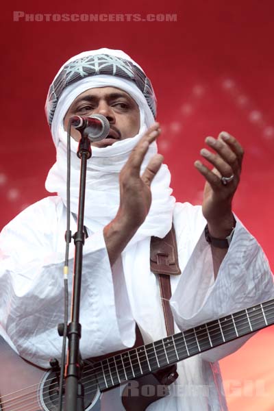 TINARIWEN - 2014-08-24 - SAINT CLOUD - Domaine National - Scene de l'Industrie - 